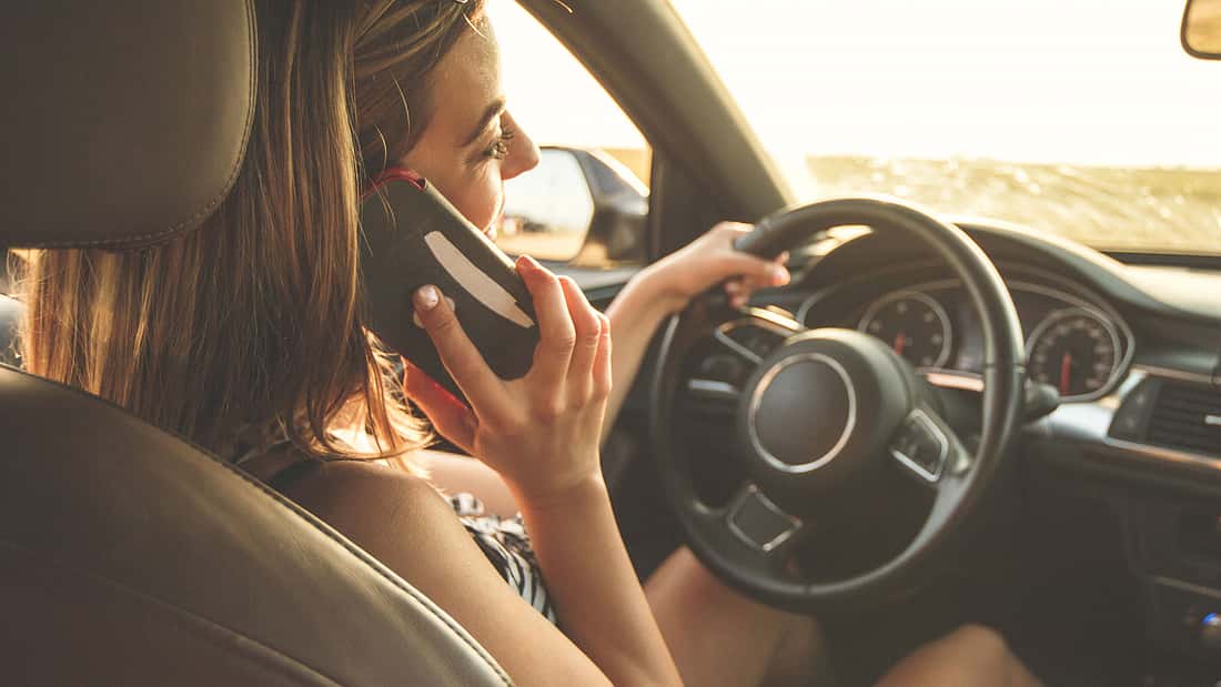Handy am Steuer: Wie, im Stand darf man nicht telefonieren?!