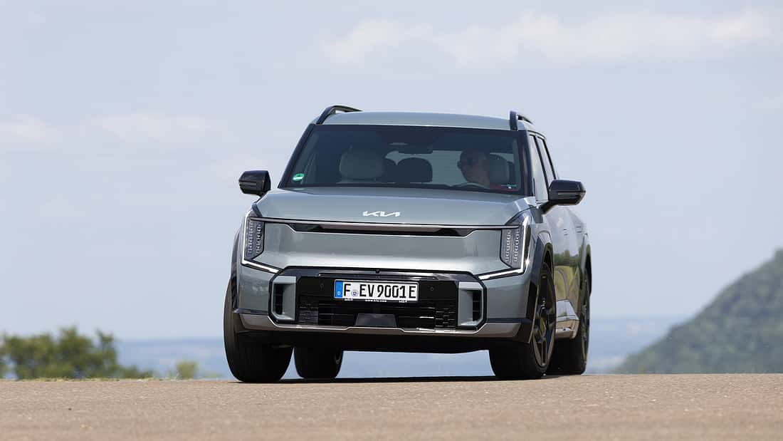 Kia EV9 bei BEST CARS 2026: Leserwahl: Kia EV9 schlägt Bentley und Rolls-Royce