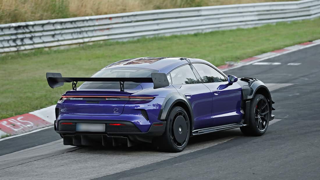 Neuer Taycan Turbo GT4 RS mit Blessuren erwischt: 1.000 + X PS-Monster waidwund nach Rekord-Versuch