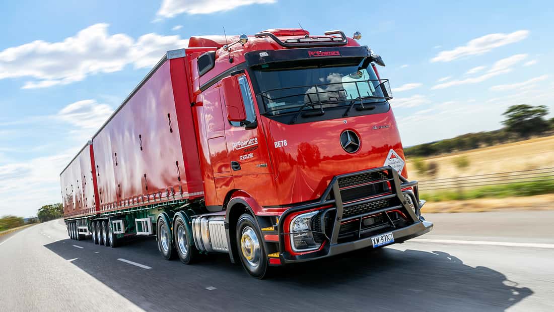 Mercedes Actros L als Road Train in Australien: Actros L Downunder: Road Train ProCabin