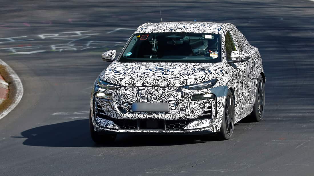 Audi RS Q6 Sportback E-Tron erwischt: Porsche Macan Turbo mit anderem Logo