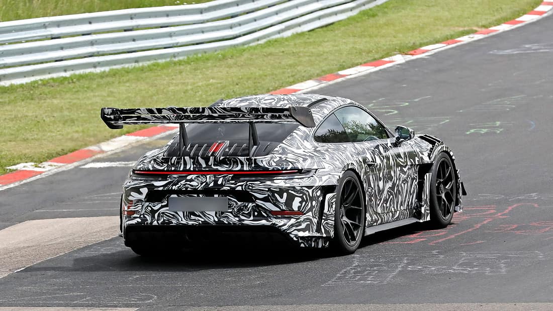 Porsche 911 GT3 RS (992.2) als Erlkönig erwischt: Was ist das da am Heck?