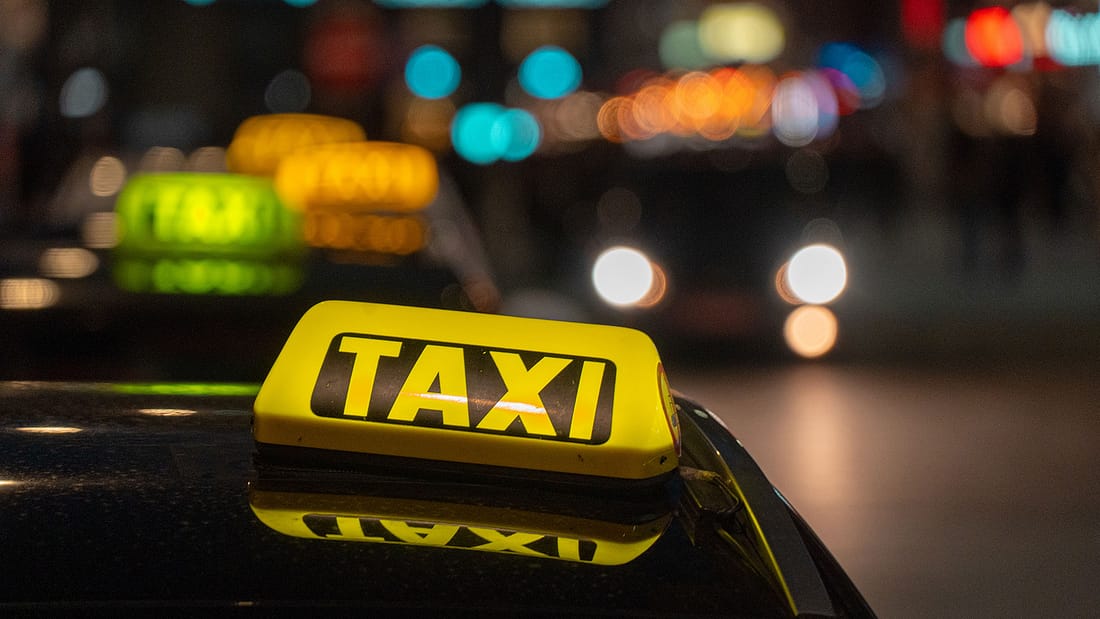 Handbrems-Trick, Fake-Tarife und Co.: So schützen Sie sich vor Taxi-Abzocke