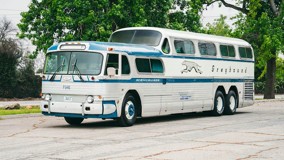 Greyhound-Scenicruiser von 1954 wird versteigert: Der kam zuerst mit Vierzylinder, dann mit V8
