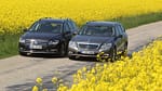 Mercedes E 200 CDI T Elegance, VW Passat Variant Blue TDI Highline, beide Fahrzeuge, Frontansicht, Feldweg