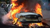 Brennendes Auto während G20 Hamburg
