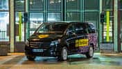 Berliner Verkehrsbetriebe (BVG) und ViaVan, ein Joint Venture von Mercedes-Benz Vans und Via