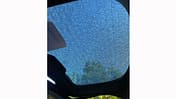 Tesla Model Y mit gebrochenem Heckklappen-Glas