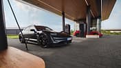 Porsche Charging Lounge Bingen am Rhein mit Taycan Sport Turismo
