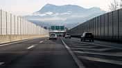 Autobahn Schweiz Luzern Berge Alpen Lärmschutzwand