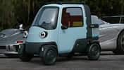 Daihatsu Midget X vor McLaren F1