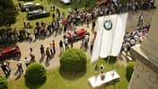 Vorfahrt zur Promenade vor großem Publikum.