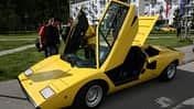 Lamborghini mit offenen Flügeltüren