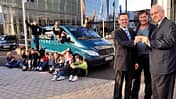 Scheckübergabe Mercedes Sven Martinek
