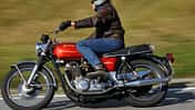 Norton 850 Commando, Seitenansicht, Schräglage
