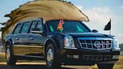 The Beast Cadillac Präsidentenlimousine mit Trump Perücke
