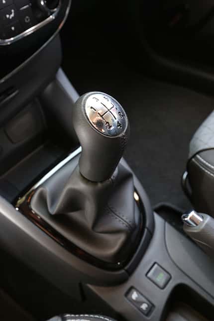 Renault Clio TCe 90, ams1613, Vergleich Renault Clio TCe 90, Schalthebel