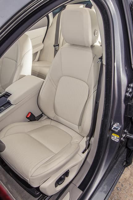 Jaguar XF 30d, ams2415, Vergleich Jaguar XF 30d, Fahrersitz