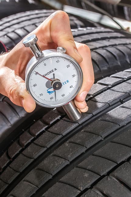 Sommerreifentest 2016 von auto motor und sport, Luftdruck-Prüfgerät Sommerreifentest 2016 von auto motor und sport, Luftdruck-Prüfgerät