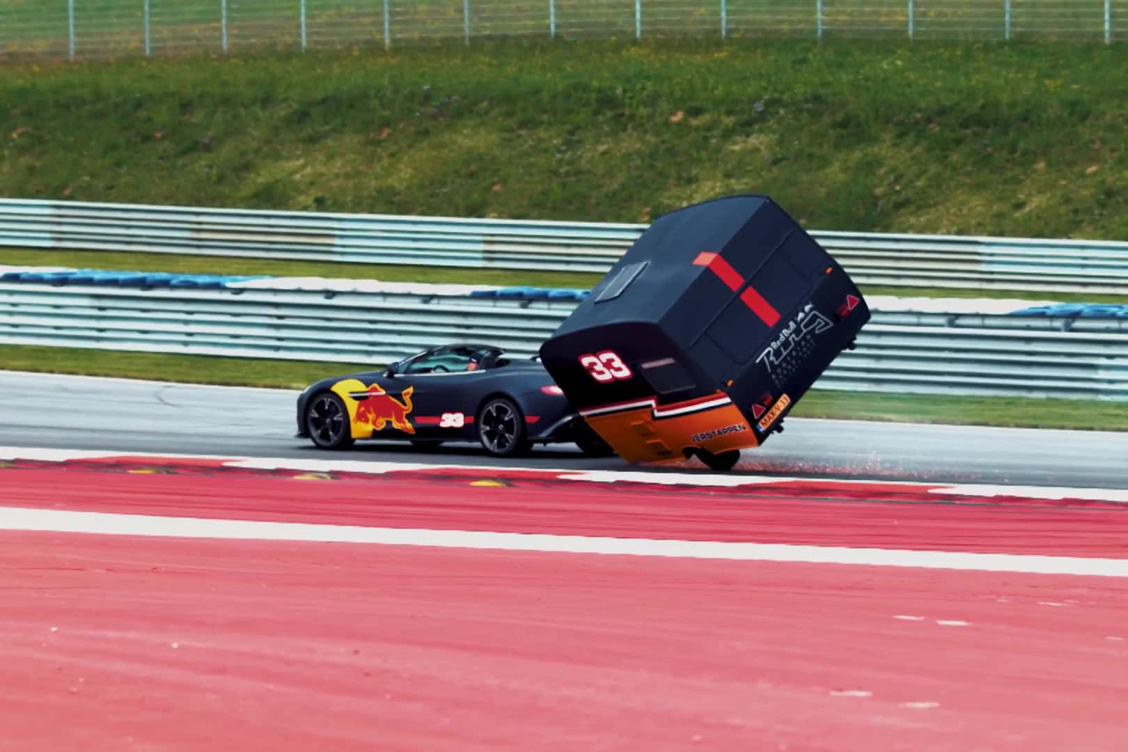 Video-Screenshot - Red Bull - Wohnwagen-Rennen - 2017