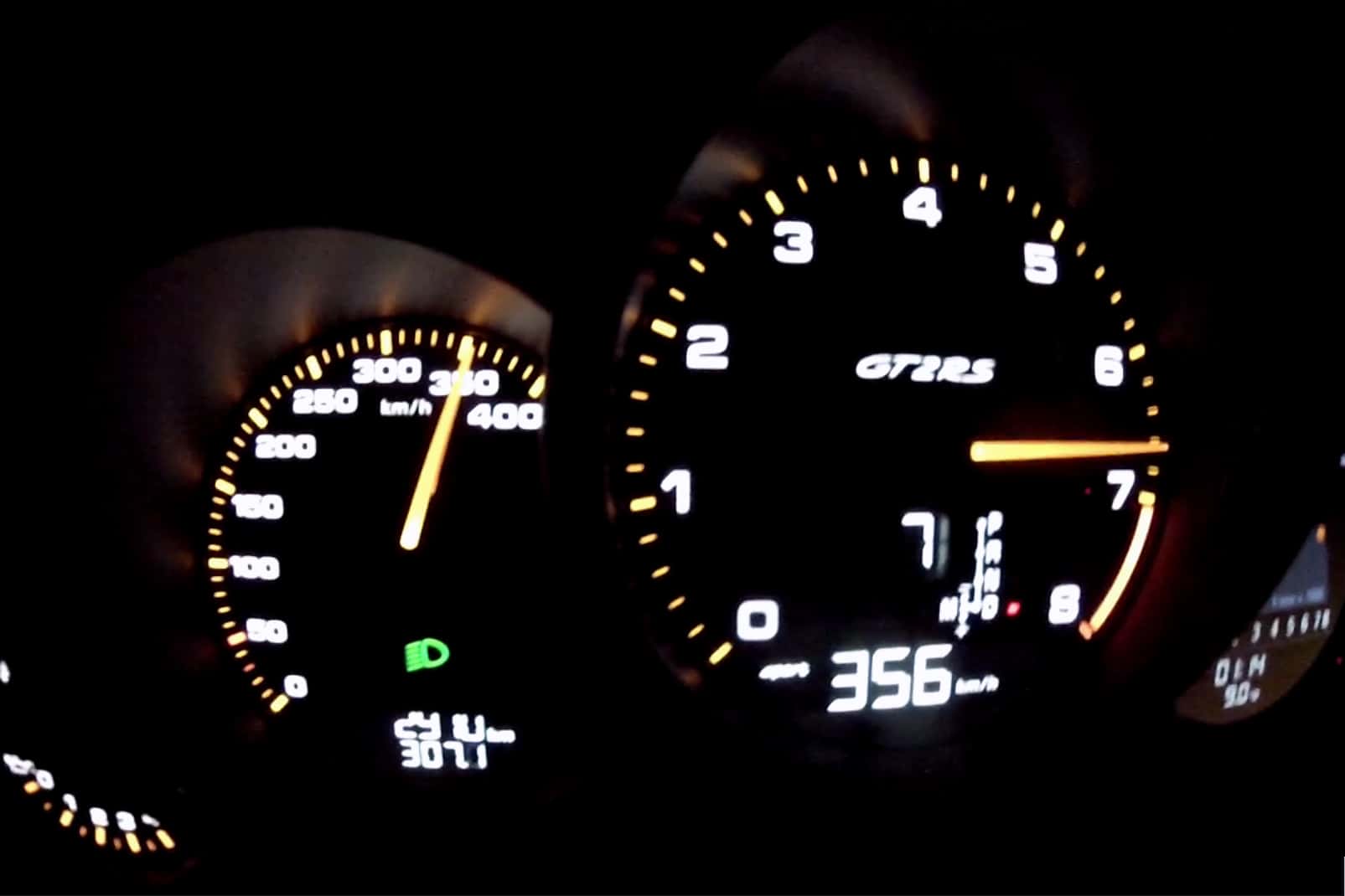 Porsche 911 GT2 RS 991 Vmax 356 km/h