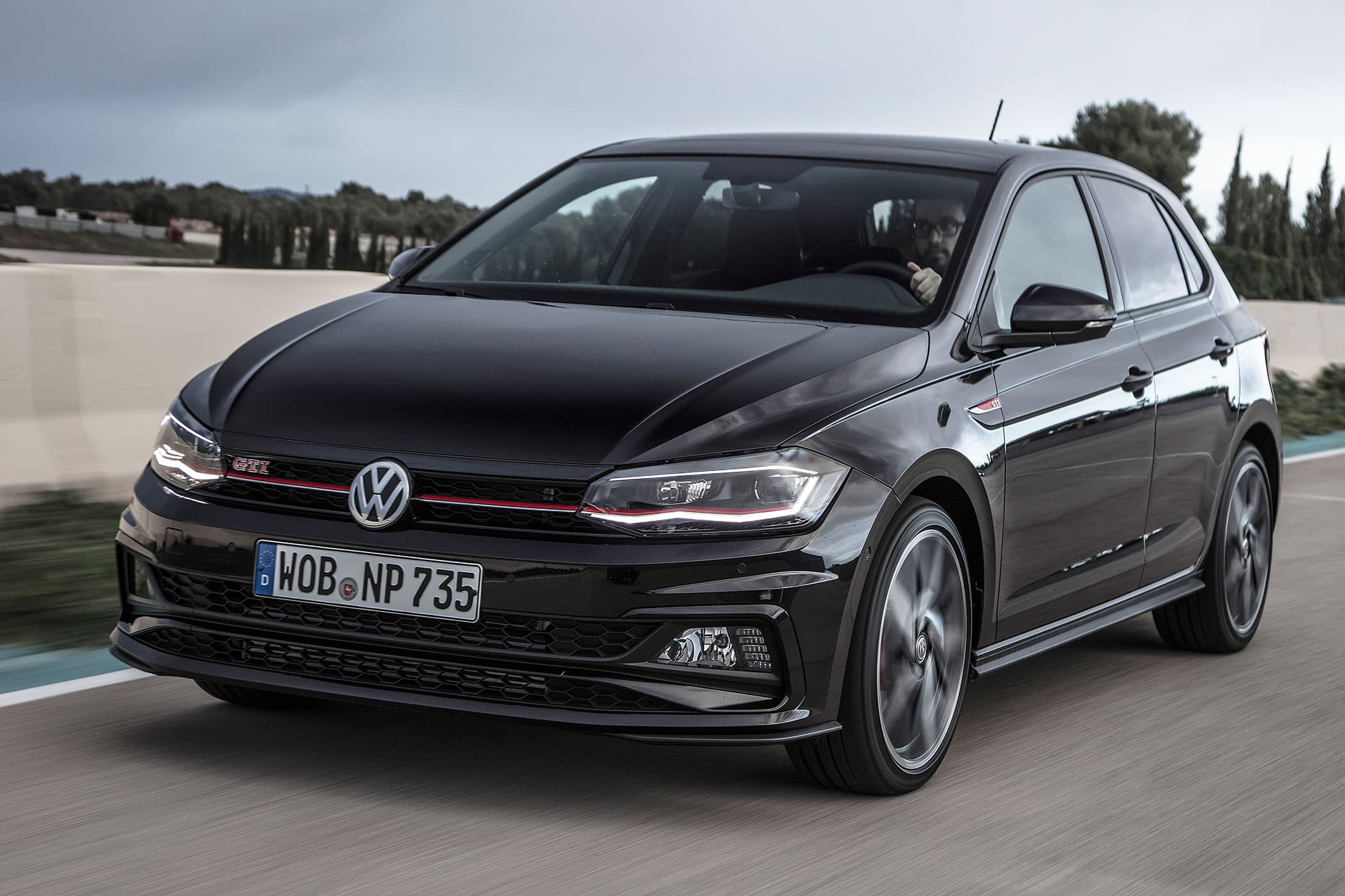 VW Polo VI GTI (2018) AW 2G schwarz dynamisch