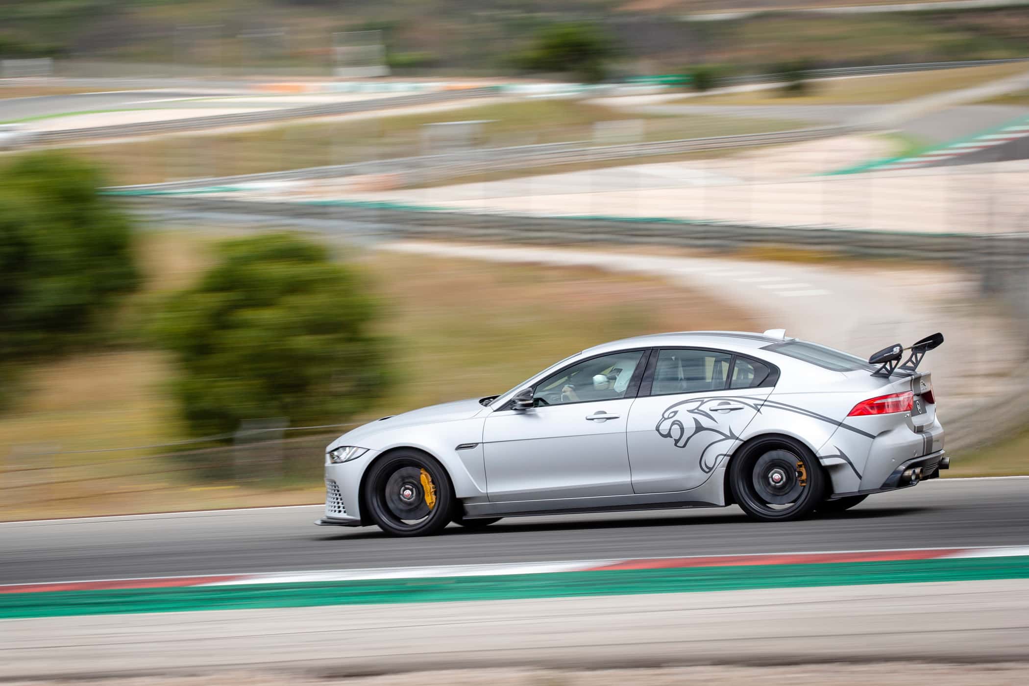 Jaguar XE SV Project 8 Fahrbericht 2018