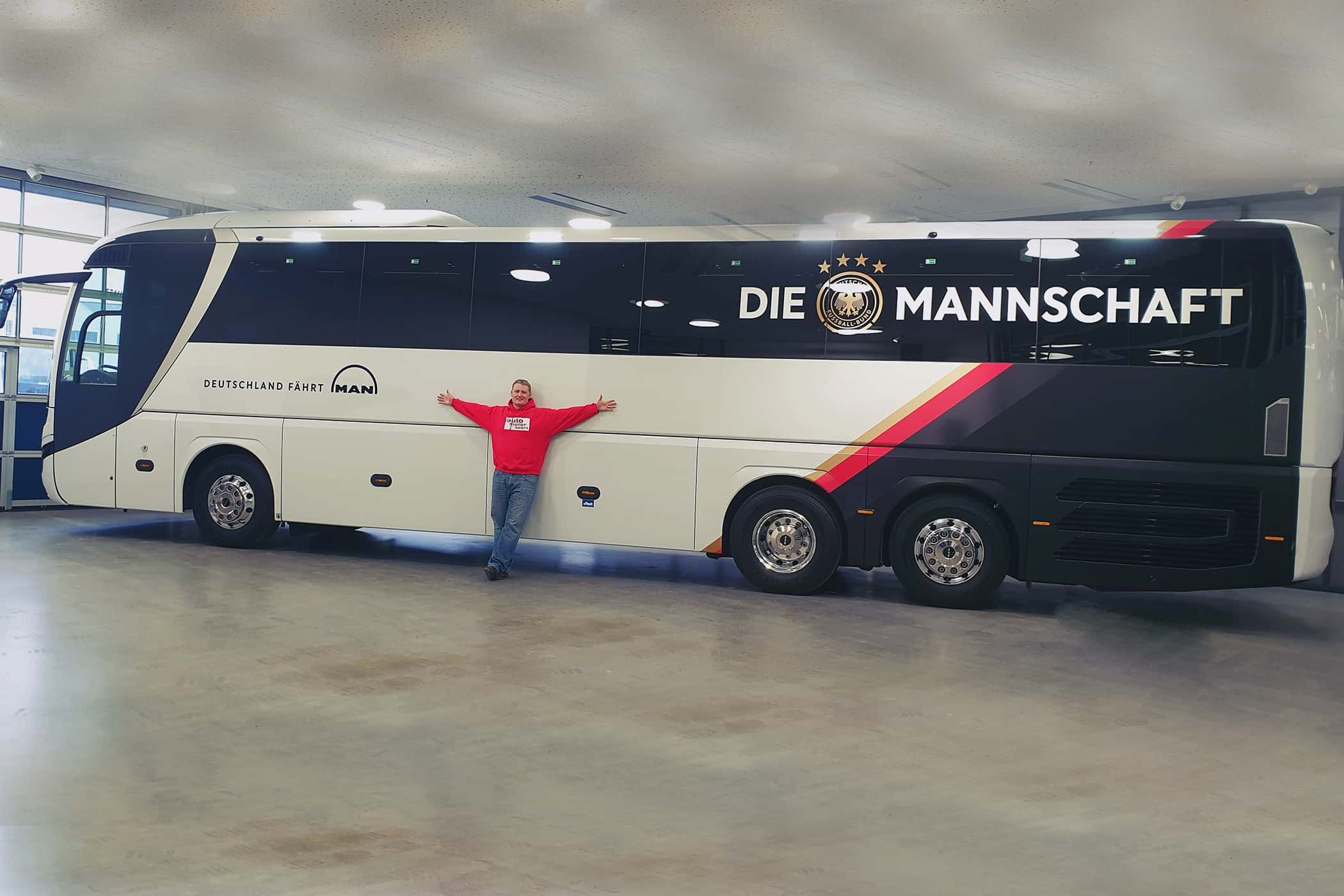 DFB Mannschaftsbus 2019 Sperrfrist 18.3.2019 17:15 Uhr DFB Mannschaftsbus 2019 Sperrfrist 18.3.2019 17:15 Uhr