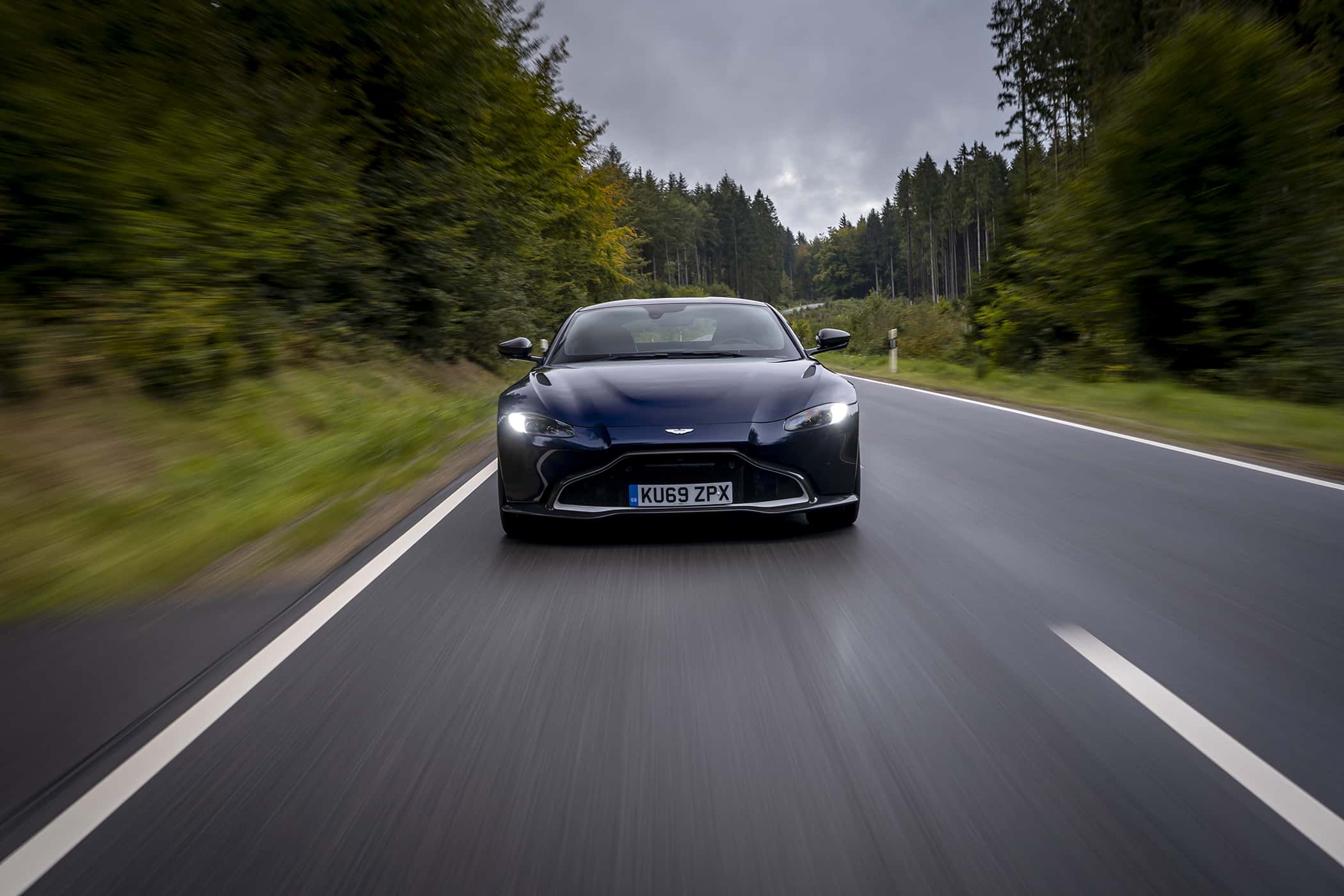 Aston Martin Vantage, Exterieur