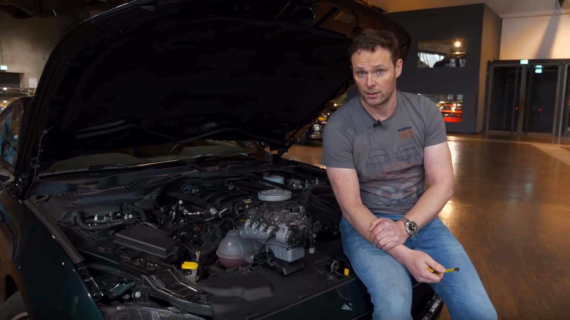 Alexander Bloch erklärt V8 Motor Technik Screenshot Youtube