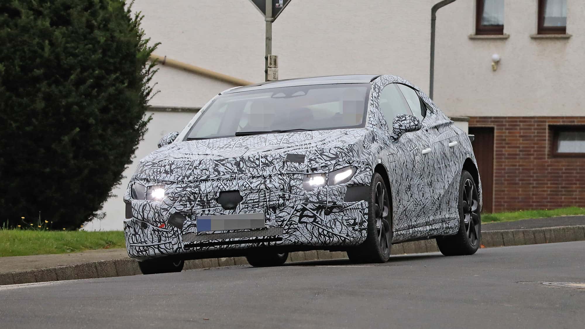 Erlkönig Mercedes EQE