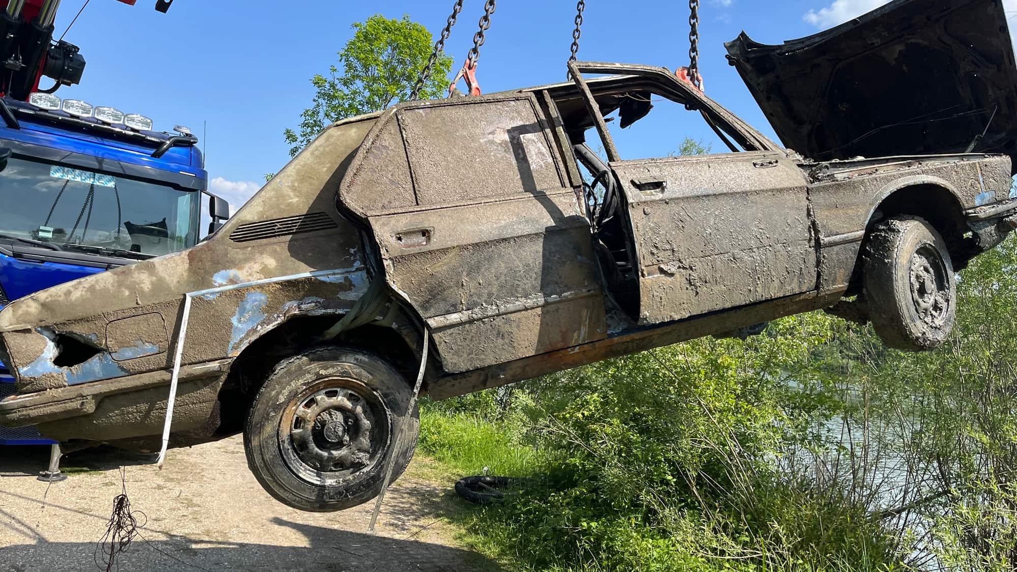 BMW 5er E12 Wasserleiche