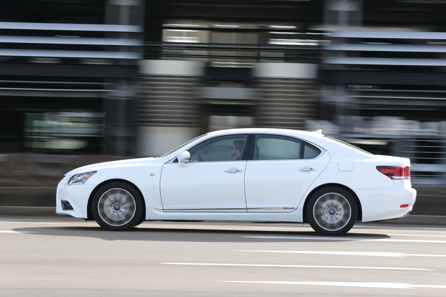 Lexus LS 600h F-Sport, Seitenansicht