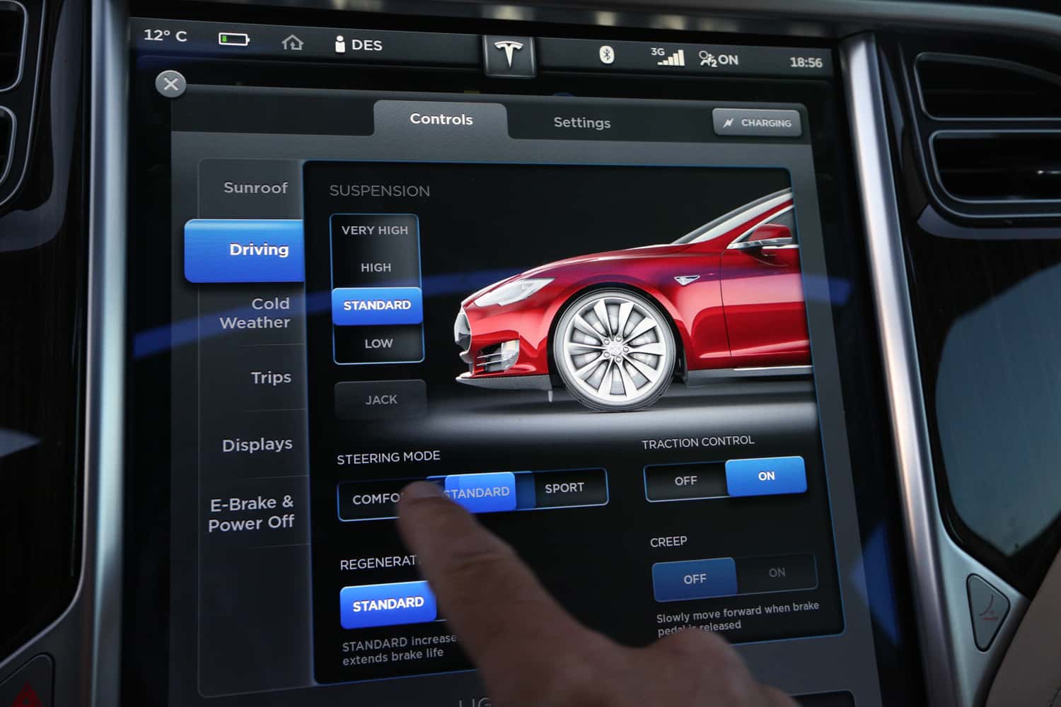 Tesla Model S, Display