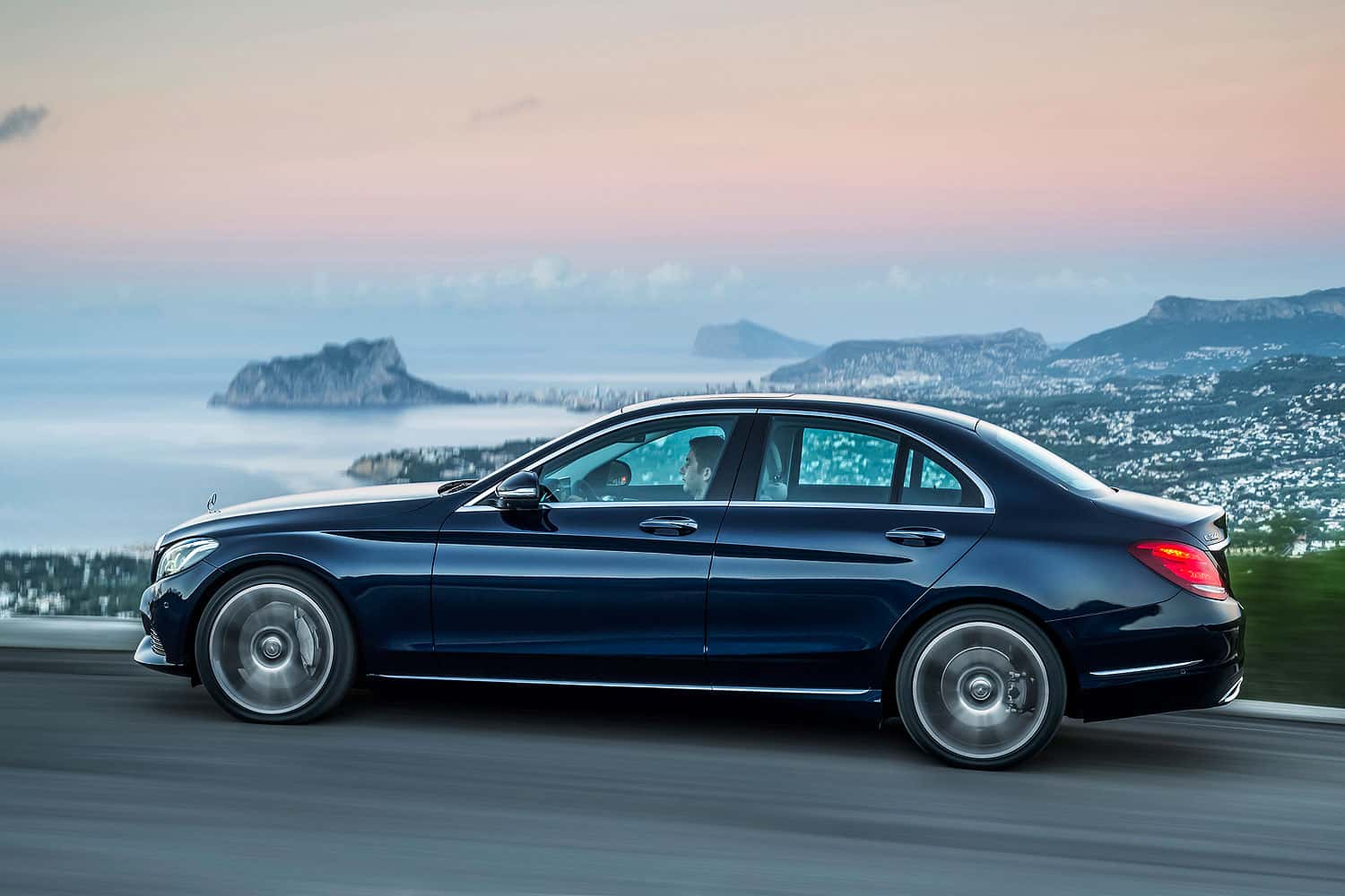 12/2013 Mercedes C-Klasse AMG-Line  Sperrfrist 16.12.2013 10.00 Uhr