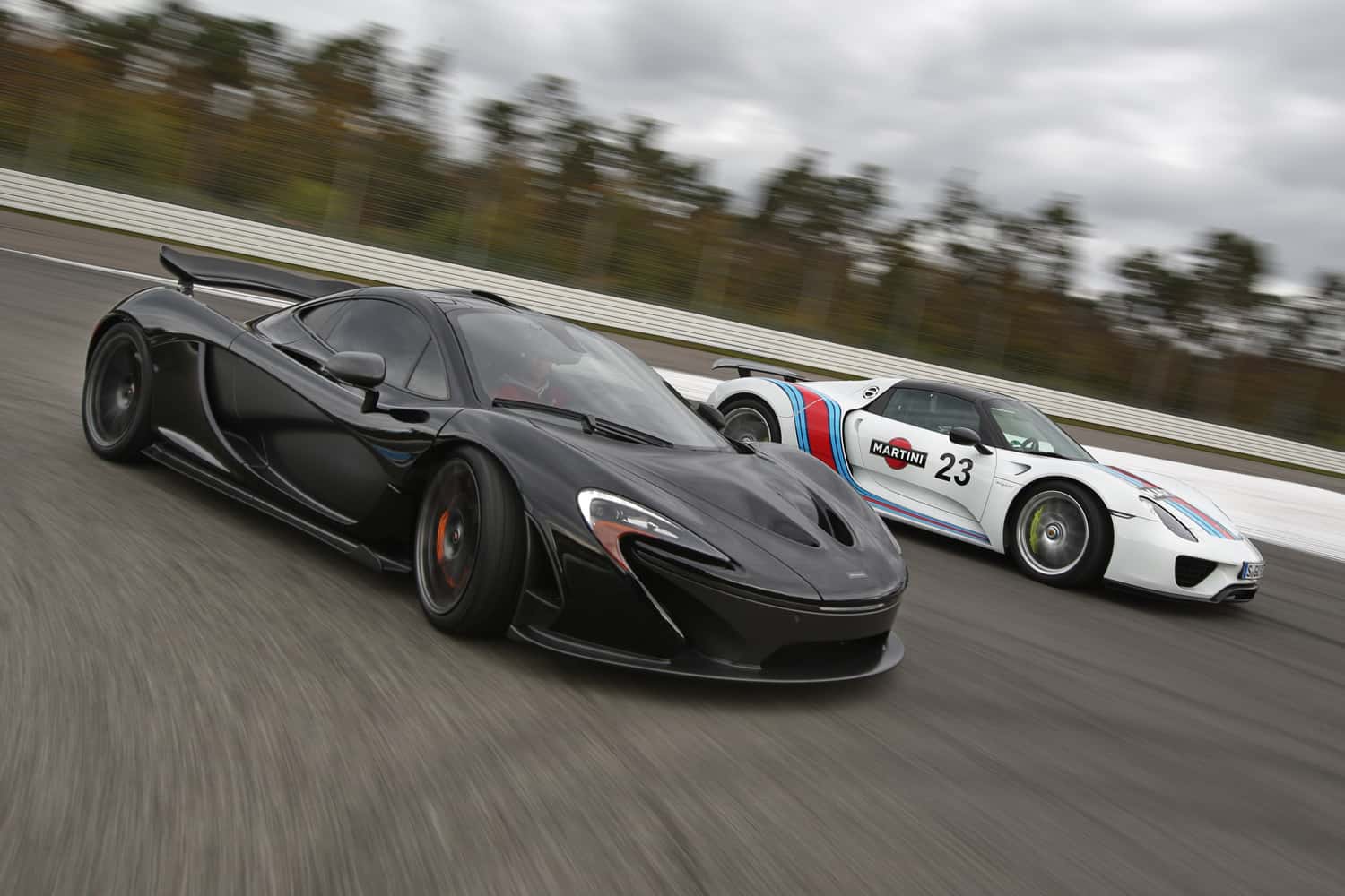 Porsche 918 Spyder, McLaren P1, Seitenansicht