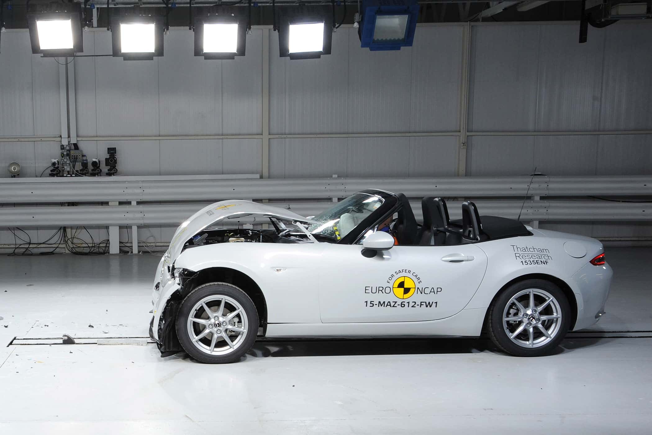 10/2015 EuroNCAP Crashtest Mazda MX-5.