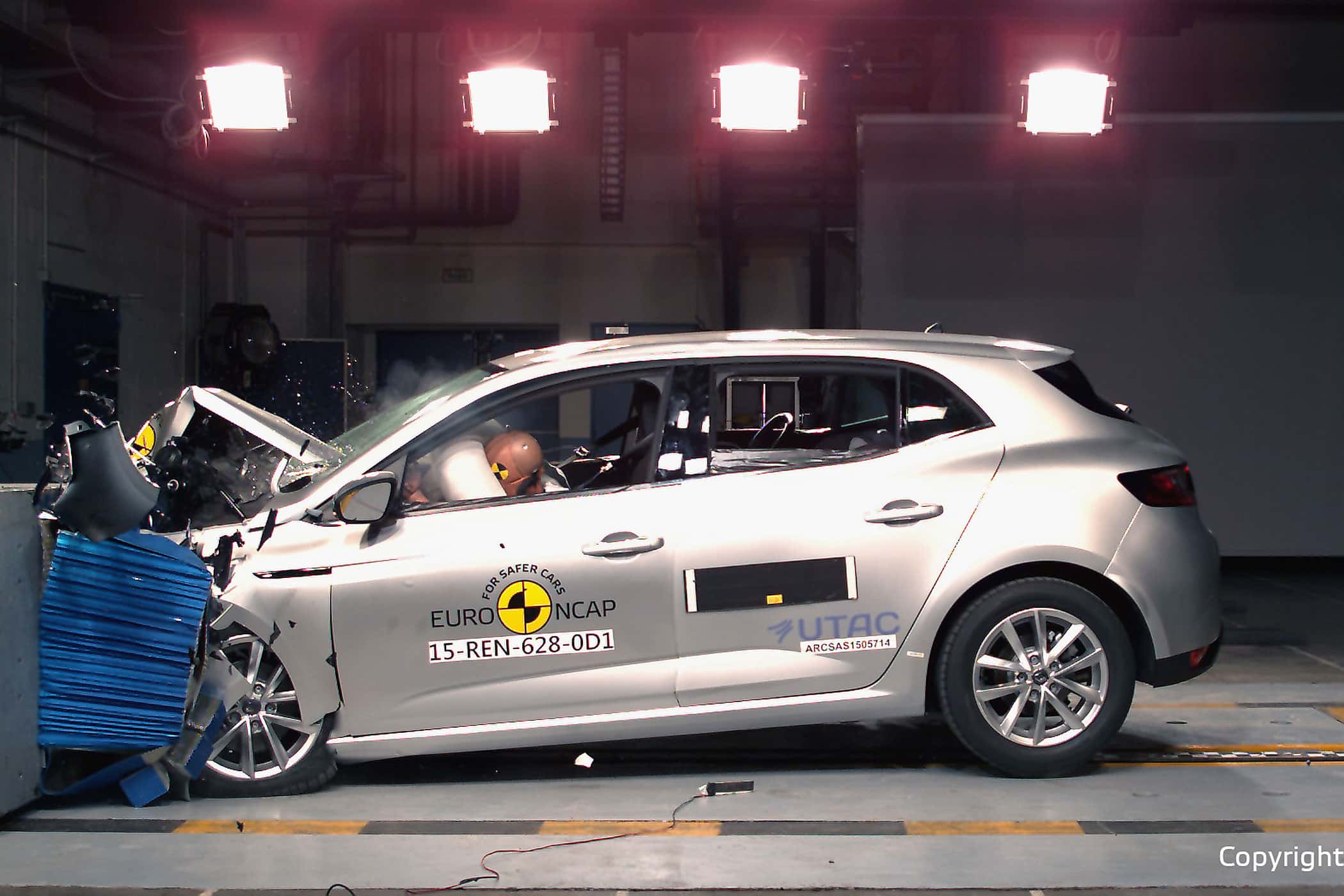12/2015 EuroNCAP Crashtest Renault Megane