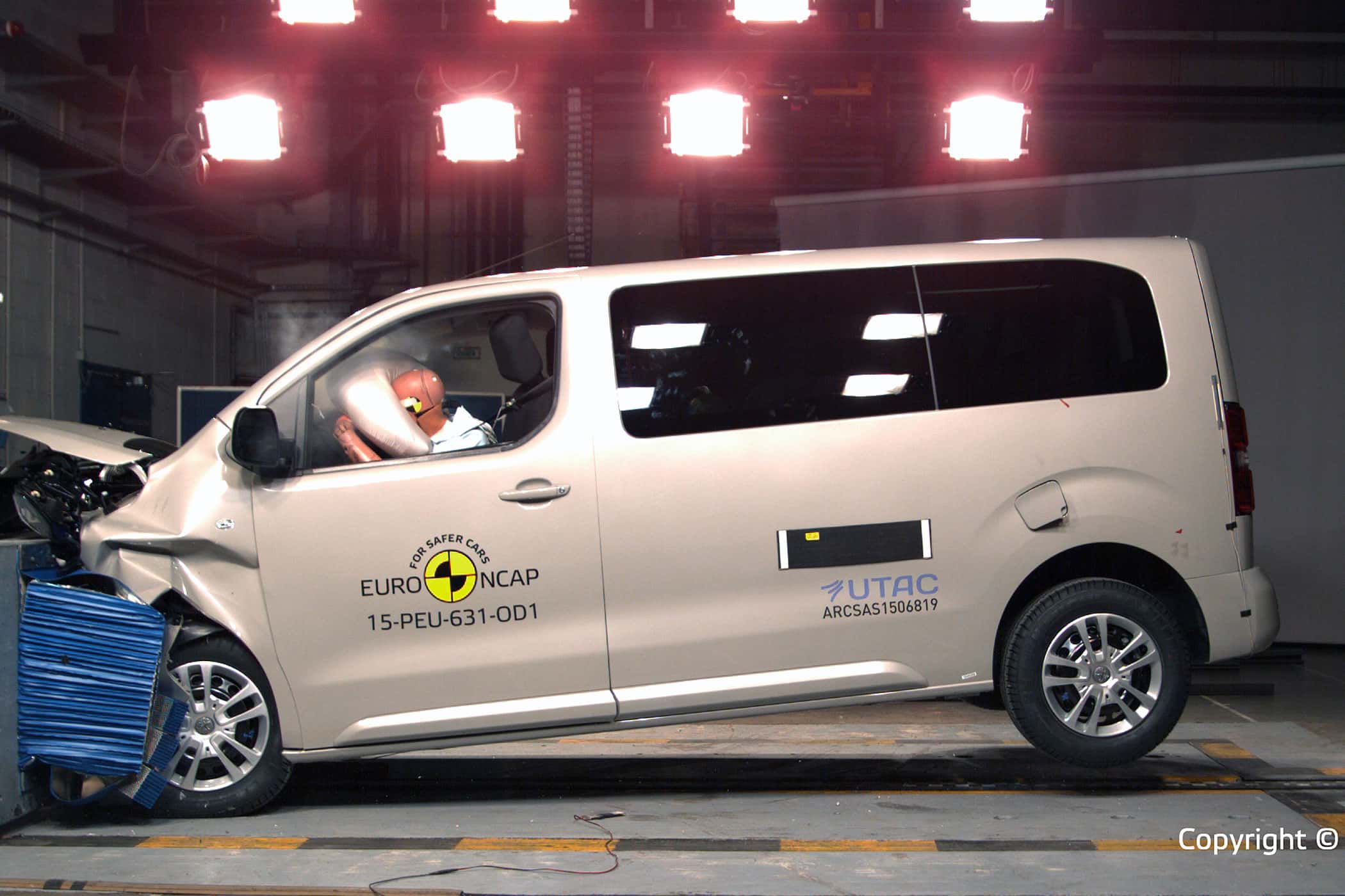 Peugeot Traveller EuroNCAP-Crashtest 12/2015