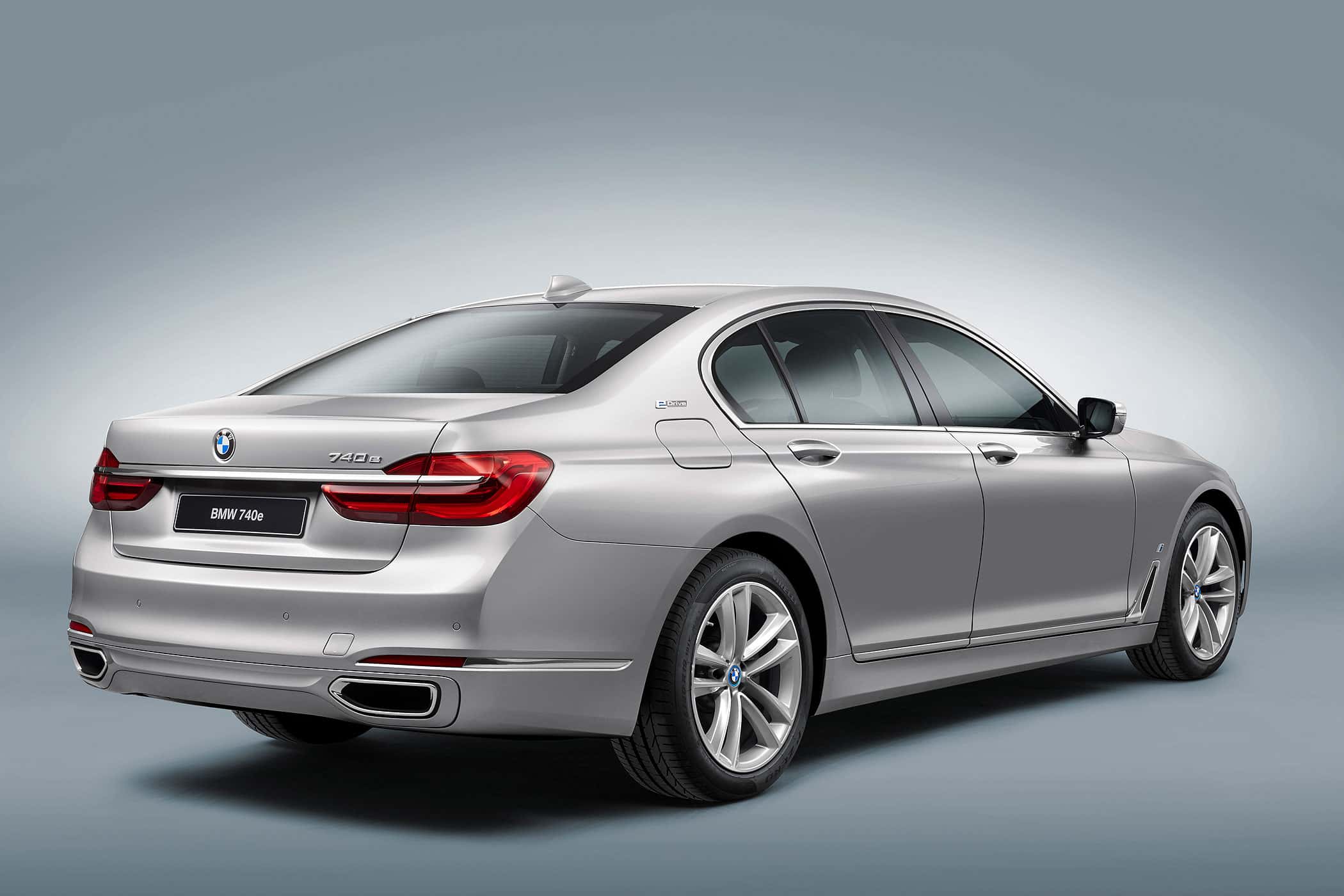 02/2016 BMW 740e iPerformance