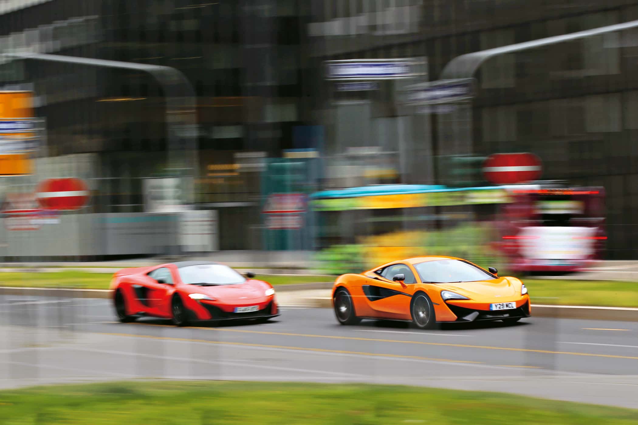 McLaren 675LT und 570S, Seitenansicht